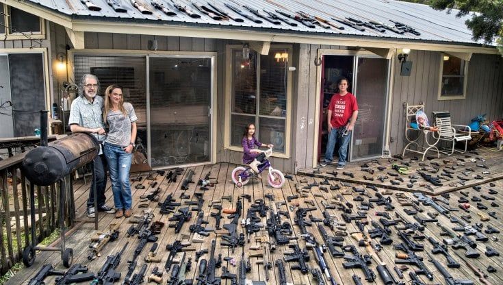 Strage di Uvalde, il fotografo Galimberti: "Sparare è un rito, si impara da piccoli come andare in bicicletta"
