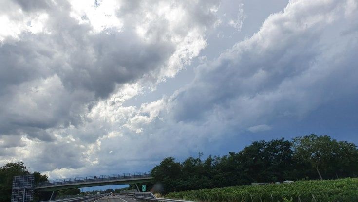 Meteo, da domani riecco la pioggia: finirà la siccità con un colpo di coda dell'inverno