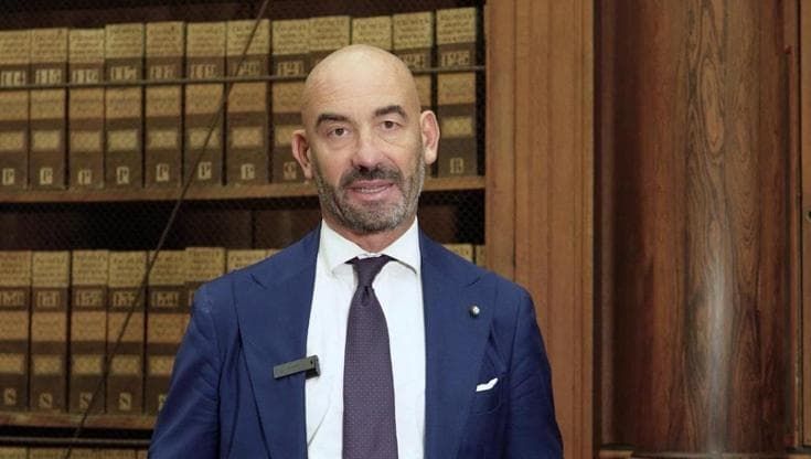 Bassetti denuncia Codacons, la gip archivia e lo bacchetta: “Il processo penale è una cosa seria”