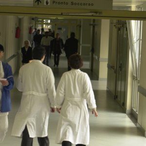 "Liberati dai sensi di colpa e guarirai dal cancro". Le mail shock del medico