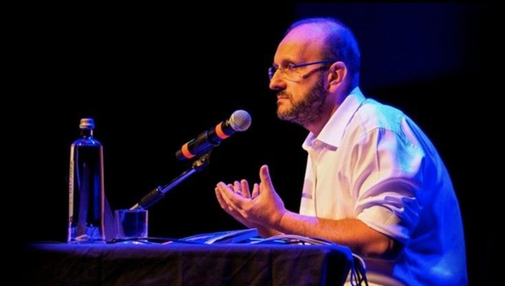 "Allenare, allenarsi, guardare altrove": lo spettacolo di Marco Berruto a Teatro Due di Parma