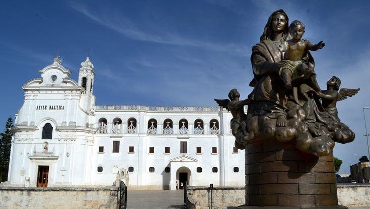 Gabriella Genisi racconta Capurso: "C'è la basilica più bella d'Italia, sembra messicana"