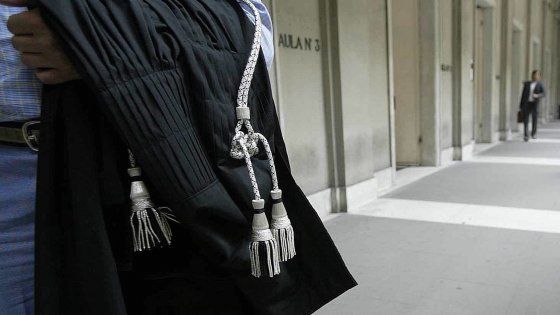 Taranto, ricatto a luci rosse ad avvocatessa: imprenditore condannato con la moglie