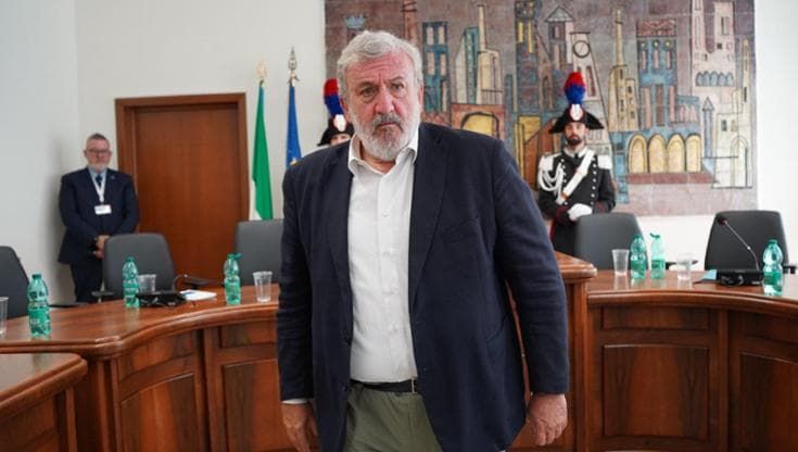Emiliano rispolvera il centro per la prossima campagna elettorale: “Modello Puglia contro Meloni”