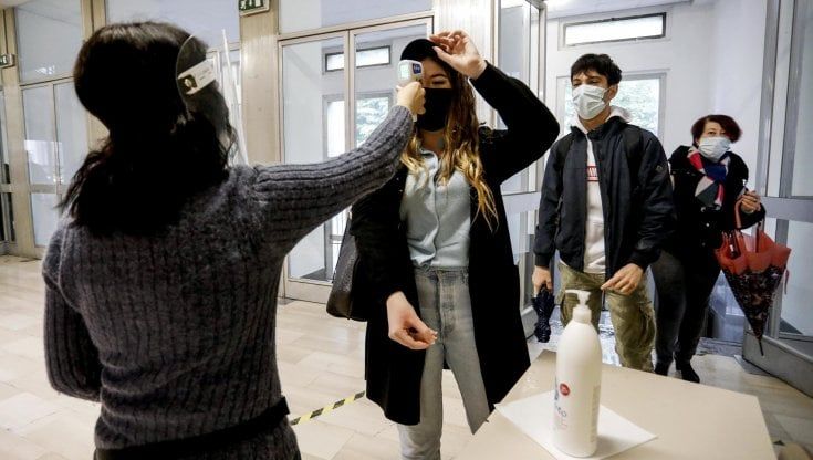 Il prof dell'università di Firenze: "Mi offro volontario per aiutare i ragazzi nella scuola d'estate"