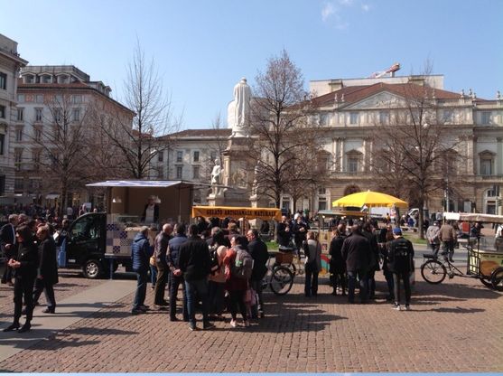 Milano dice sì allo street food in centro, festa dei 'baracchini' in piazza Scala