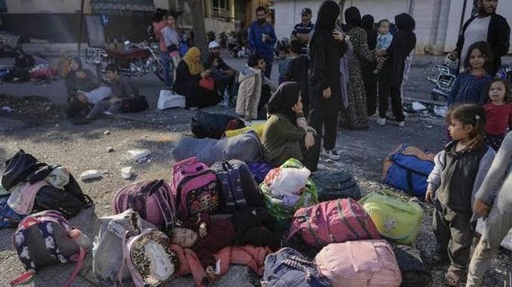 Libano, migliaia di persone non riescono a tornare a casa: i raid israeliani proseguono e uccidono