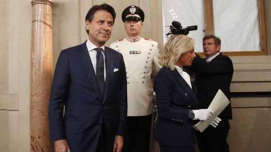 Vola Piazza Affari sull'incarico a Conte. Asta Btp, record storico: rendimento sotto l'1% 