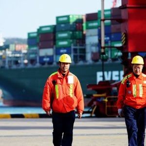 Sorpresa Cina, bilancia commerciale in deficit. Ma con gli Usa è ancora maxi surplus