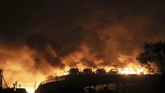 Cina, esplosioni devastano la città portuale di Tianjin: decine di morti, centinaia i feriti
