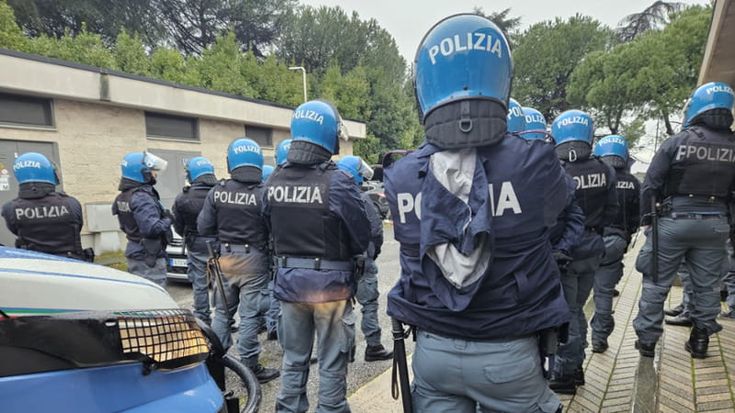 Scontri tra ultrà di Lazio e Napoli sull’A1: 80 identificati, 54 denunciati