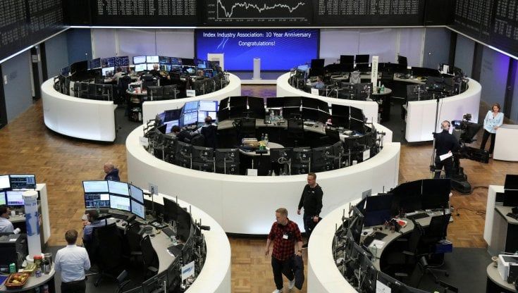 Le Borse di oggi, 27 aprile. Meta meglio delle attese, listini contrastati, Economia Usa rallenta, Pil a +1,1%
