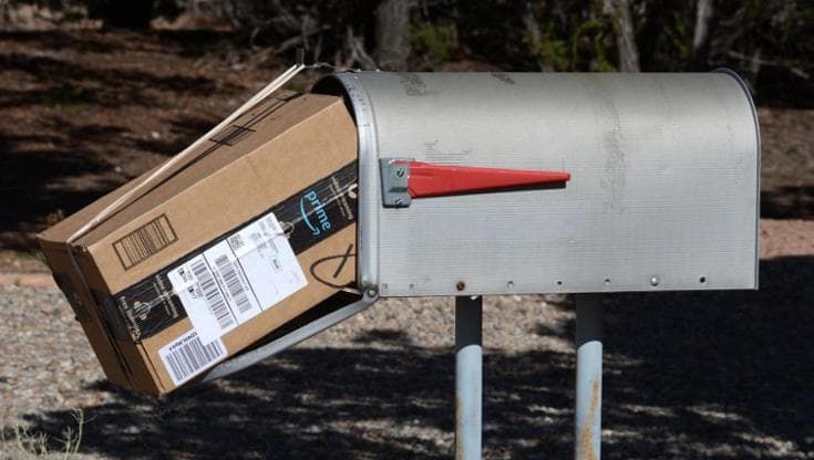 I numeri della lotta senza quartiere di Amazon contro truffatori, bot e reti criminali