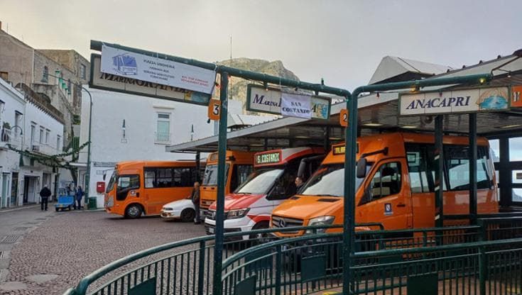 Overtourism, Capri si prepara all’assalto: “Autobus non partiranno pieni dai capolinea”