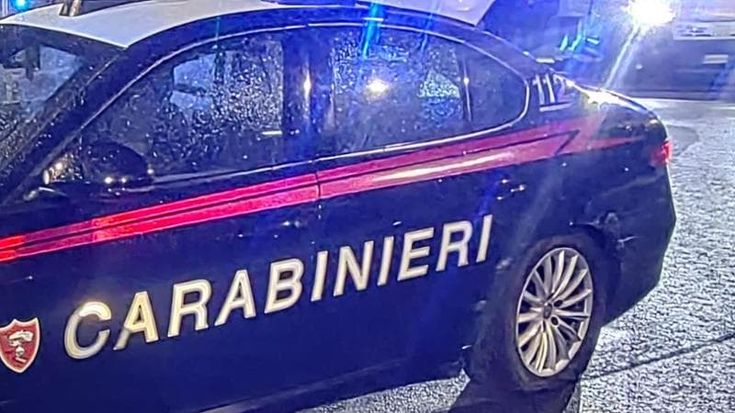 Minaccia un ragazzo sui social con una pistola, in casa aveva un fucile e 750 munizioni: arrestato