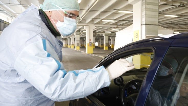 Coronavirus, nel Lazio contagi sotto i 2.000 casi. Record di guariti: sono 1524. Sale all'8%. rapporto tamponi/positivi