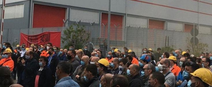 Ilva, a Genova operai in piazza per difendere il lavoro. La prima manifestazione della Fase 2