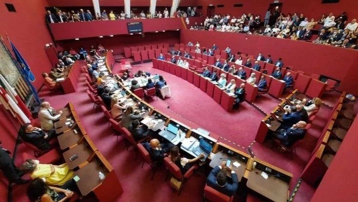Genova, scontro sul numero dei resident. L'opposizione: "In calo anche secondo i dati delle celle telefoniche". L'assessora: "In aumento del 14,5%"