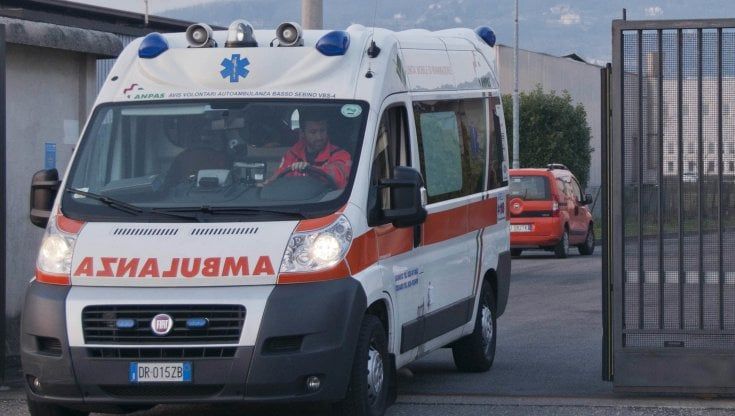 Cade da sei metri in un magazzino, grave operaio a Tribiano. Nei primi sei mesi dell'anno 74 mila infortuni in Lombardia 
