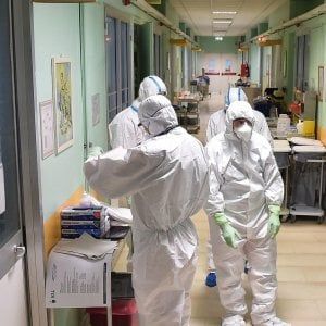  Coronavirus, il commissario dell'ospedale di Caserta ai dipendenti: "Vicini alla fase critica, dobbiamo fare il massimo"