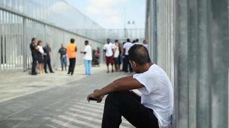 Meloni bluff: “Li tratterremo tutti” Ma si parla dei migranti già espulsi