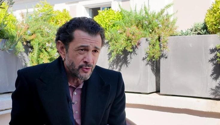 Vinicio Marchioni - A cielo aperto: "Ho dato fuoco all'infanzia, il teatro mi ha salvato"