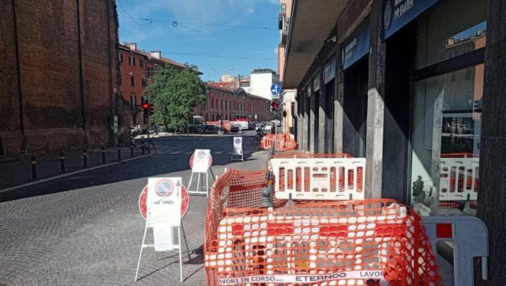 Tram, riapre l’incrocio di Prati di Caprara. In Riva Reno nuovi lavori per sistemare le fogne