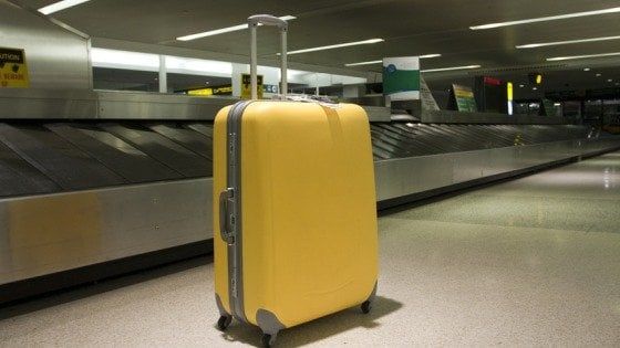 Catania, addetto ai bagagli in aeroporto saccheggiava le valige