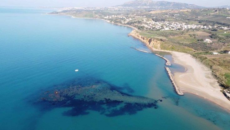 A Sciacca il mare si è abbassato e riemerge l'isolotto di San Giorgio
