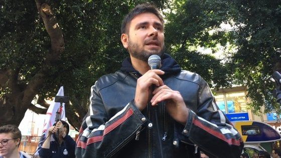 Di Battista a Messina: "Berlusconi? Parla di Ponte per mandare messaggi alla mafia"