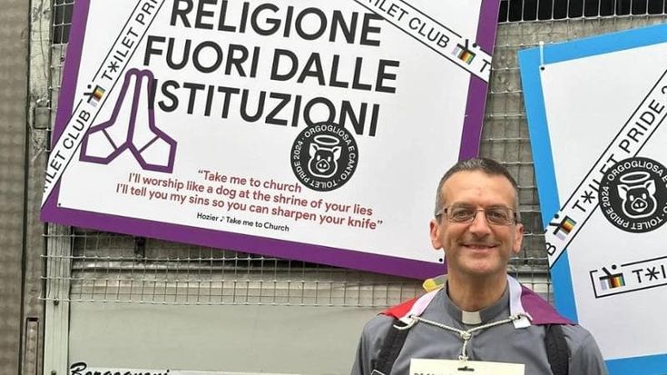 Don Giulio Mignani, l’ex parroco vicino a Lgbtq, lascia la chiesa: “Non c’è ascolto”