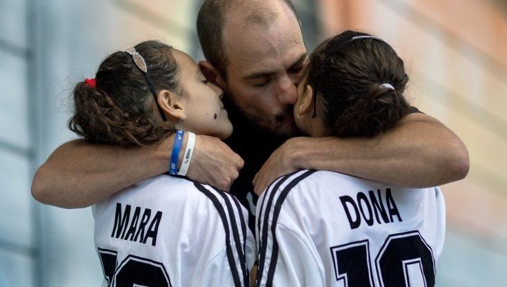Maradona, la passione di Walter: "Ho chiamato i miei 3 figli Diego, Mara e Dona"