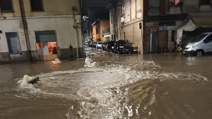 Nubifragio su Milano, allagato il quartiere Ponte Lambro. Il Comune: “Nessuna allerta arrivata”