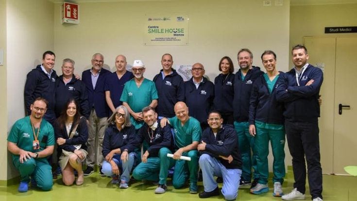 L’intervento record per separare le gemelle siamesi: la piccola sopravvissuta “cresce e sta bene"
