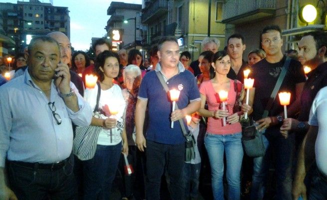 Gela ricorda la piccola Gloria<br />fiaccolata tra affetto e rabbia