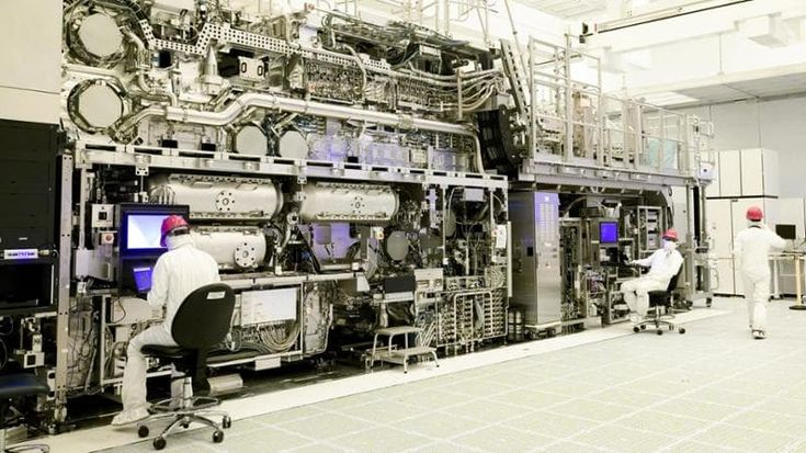 Crollo dei titoli tech in Asia, i dubbi sulla spesa per l’IA. Cresce la concorrenza cinese sui chip