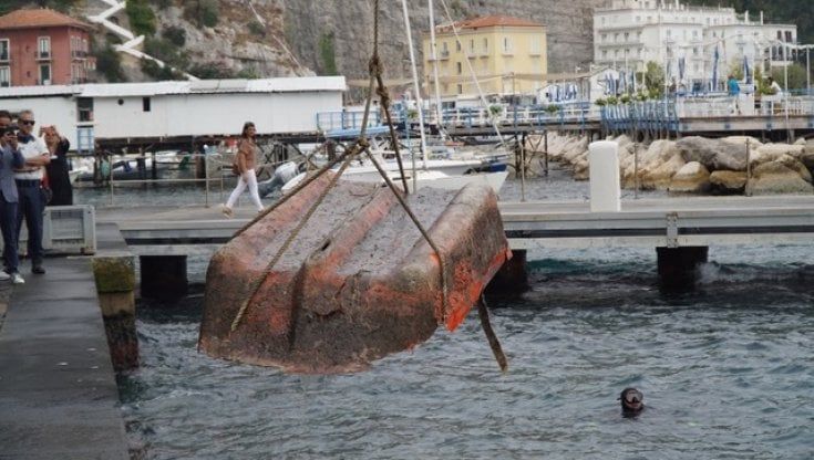 Sorrento, operazioni di pulizia a Marina Grande, recuperate 6 tonnellate di rifiuti
