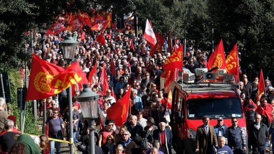 Sciopero metalmeccanici, i sindacati al governo: "Mettere al centro il lavoro"