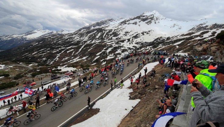 Si pedala quando piove, quando nevica, quando cuoce anche l’asfalto. Contro e incontro al vento