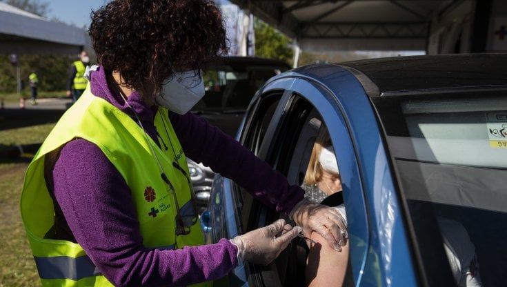 Coronavirus, vaccini "in saldo" nel Lazio: poche prenotazioni per J&J, mail per invogliare chi ha diritto
