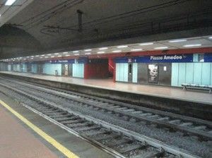 Allarme bomba nel centro di Napoli, si ferma il metr&ograve; per un paio d'ore
