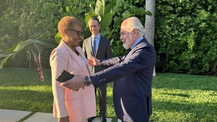 De Laurentiis, cittadinanza onoraria a luglio. E il Maradona torna in corsa per Euro2032