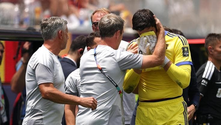 Courtois esce tra le lacrime per infortunio. Il suo sostituto Lammens fa la papera decisiva