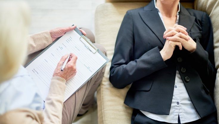 Crescono ansia, divorzi, uso di droghe: senza psicologo non si può più stare
