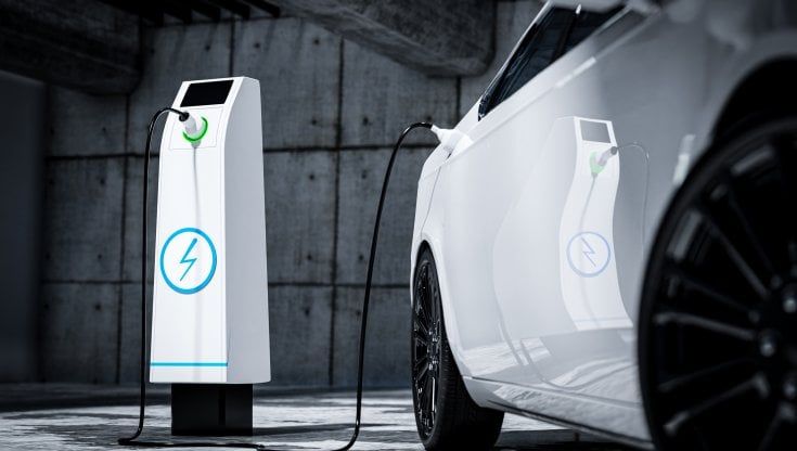 E-car: il caro-energia pesa, ma le prospettive restano rosee