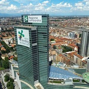 Spese pazze per cene, viaggi e film nei conti delle partecipate della Regione Lombardia