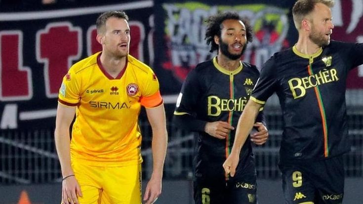 Serie B, il Venezia batte il Cittadella e si riprende il secondo posto. Colpo della FeralpiSalò a La Spezia