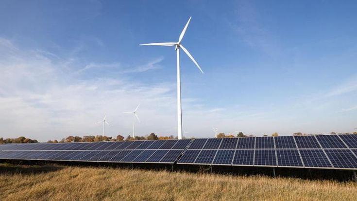 Iea: “Investimenti in energia pulita quasi il doppio rispetto ai combustibili fossili”