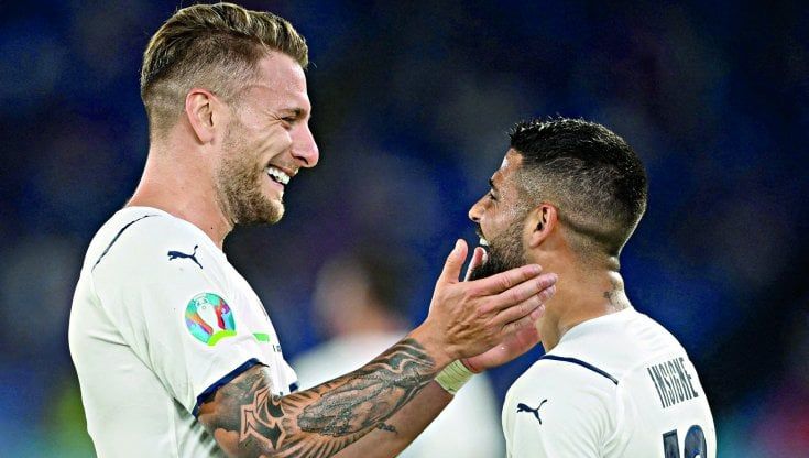 I riti pop degli azzurri: Banfi, gli scherzi di Lol, il rap di Clementino e "Notti magiche"