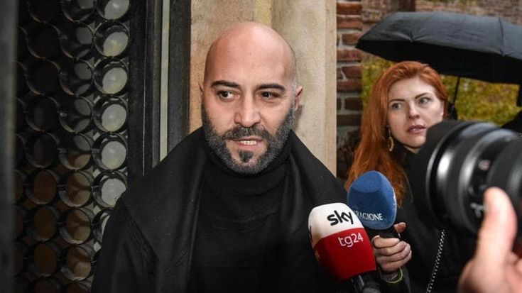 Giuliano Sangiorgi arriva a funerali finiti: “Ornella Vanoni ne avrebbe riso”